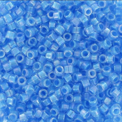 Sachet de 8g de perles Miyuki Delica 11/0 Light blue Lined Cristal AB - DB0076